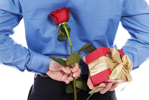 5 chiêu TẶNG QUÀ NGÀY 8/3 bất ngờ nhất, chị em nào cũng hét lên vì vui sướng! - Ảnh 1