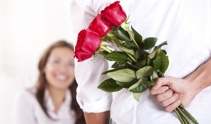 5 chiêu TẶNG QUÀ NGÀY 8/3 bất ngờ nhất, chị em nào cũng hét lên vì vui sướng! - Ảnh 2